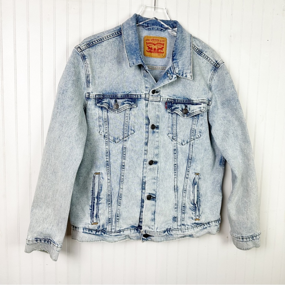 LEVI’S DENIM JEAN JACKET LIGHT WASH XL